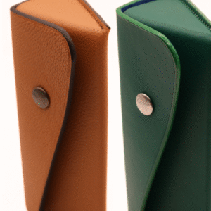 Etuis à lunettes à la verticale de couleur marron clair camel et vert forêt